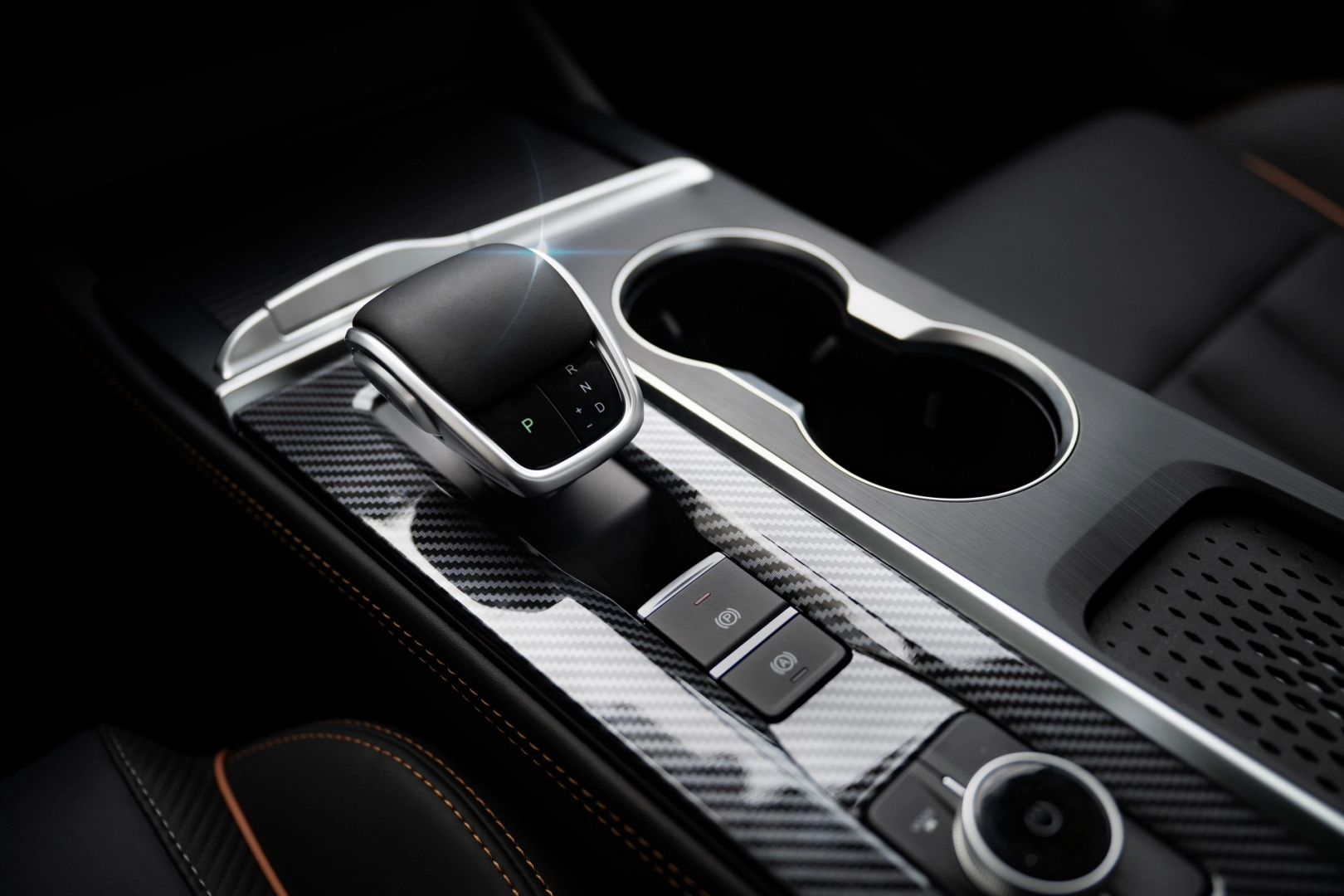 Chery Arrizo 6 , Электрический стояночный тормоз с функцией AutoHold